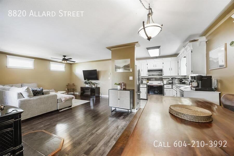 8820 Allard St - Photo 4 of 13