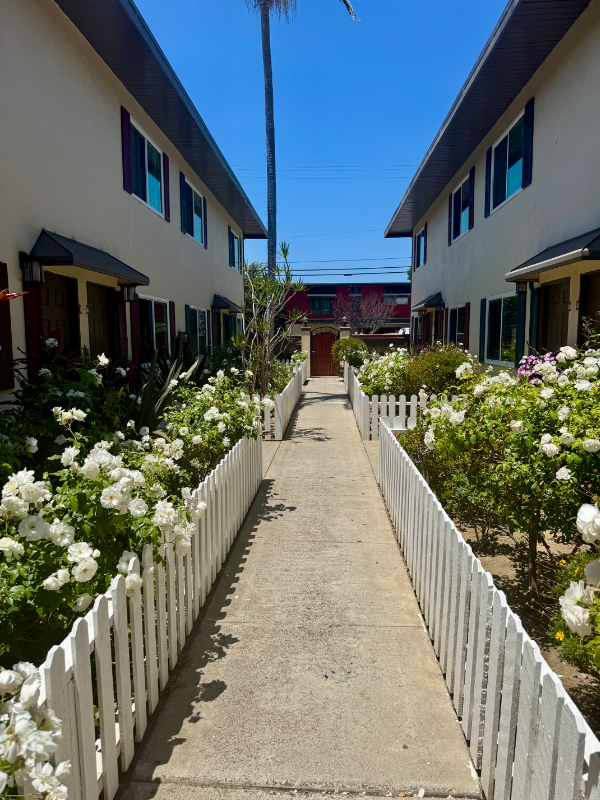 1978 Maple Ave - Photo 2 of 32