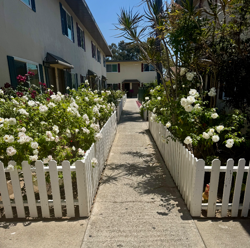 1978 Maple Ave - Photo 3 of 32