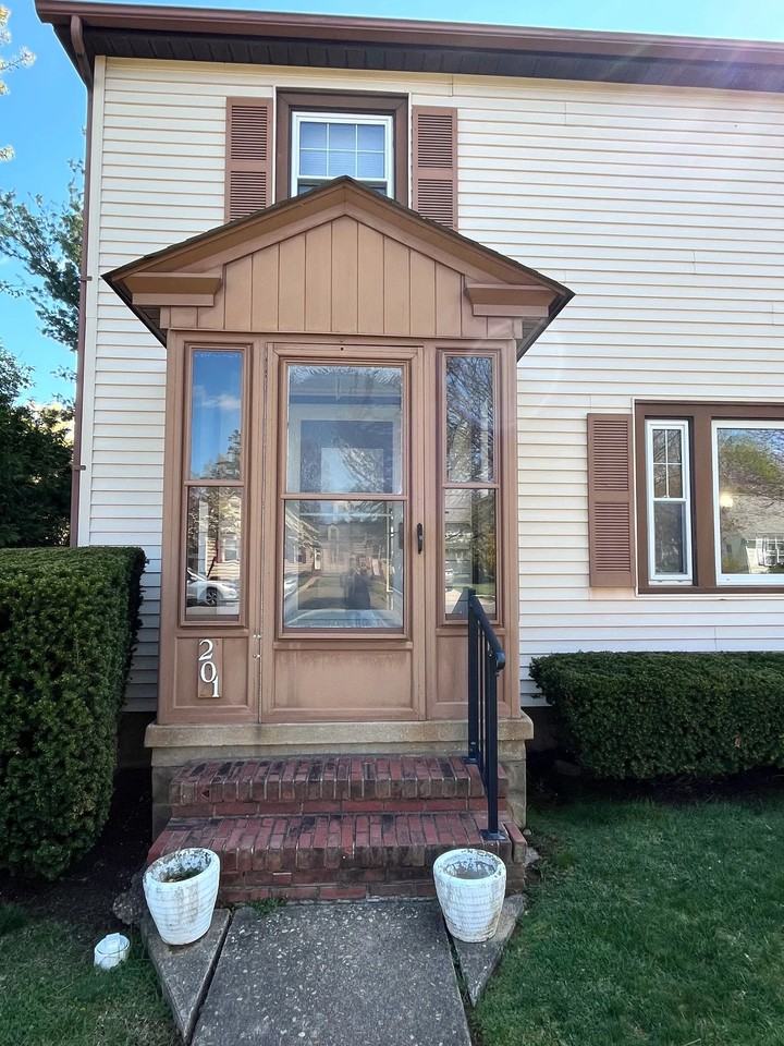 201 N American Ave - Photo 2 of 42