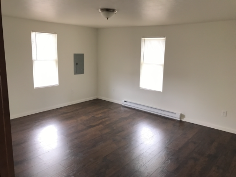 414 Fox St - Photo 5 of 11