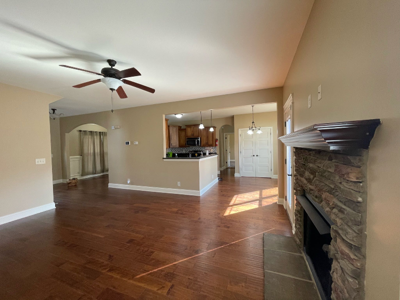 660 Richards Dr - Photo 4 of 30