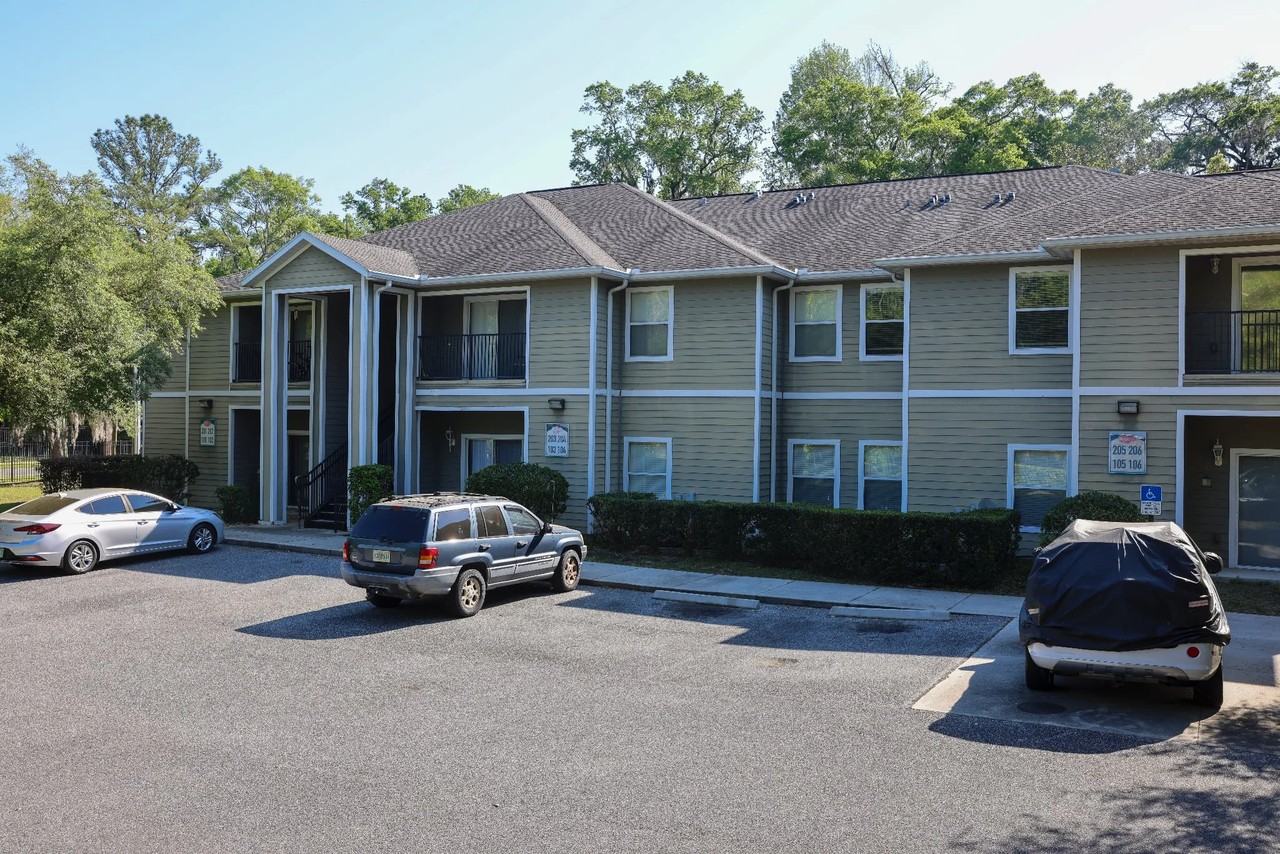 2208 Ne 3rd St #202 - Photo 2 of 11