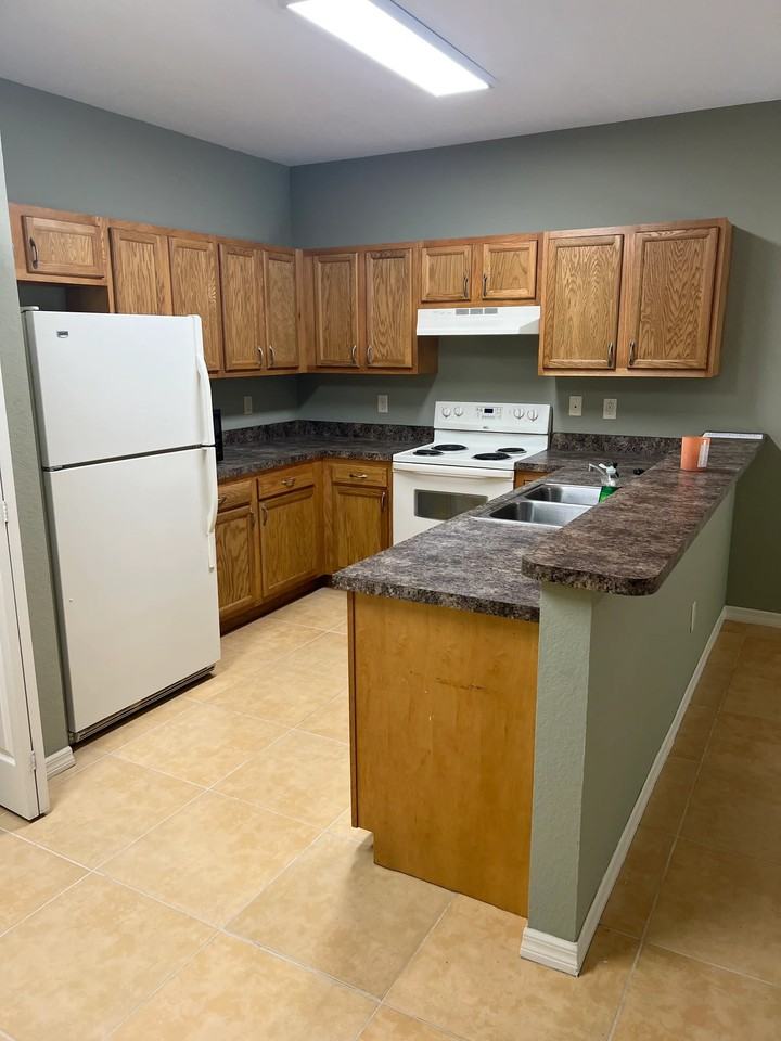 2208 Ne 3rd St #202 - Photo 5 of 11