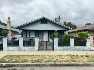 1557 W 29th St - Photo 4 of 16