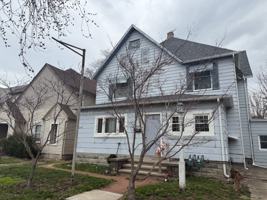 featured image of 913 1/2 N Main St #HALF