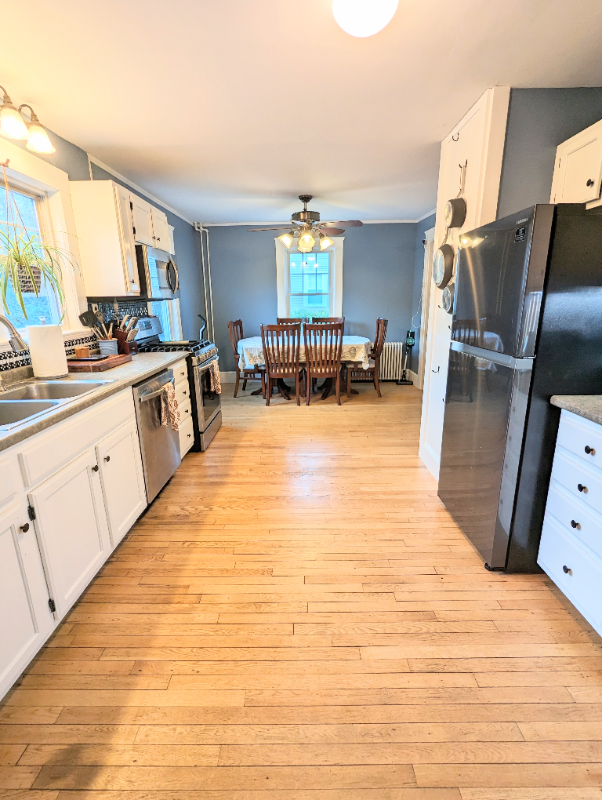 426 W Main St - Photo 3 of 11