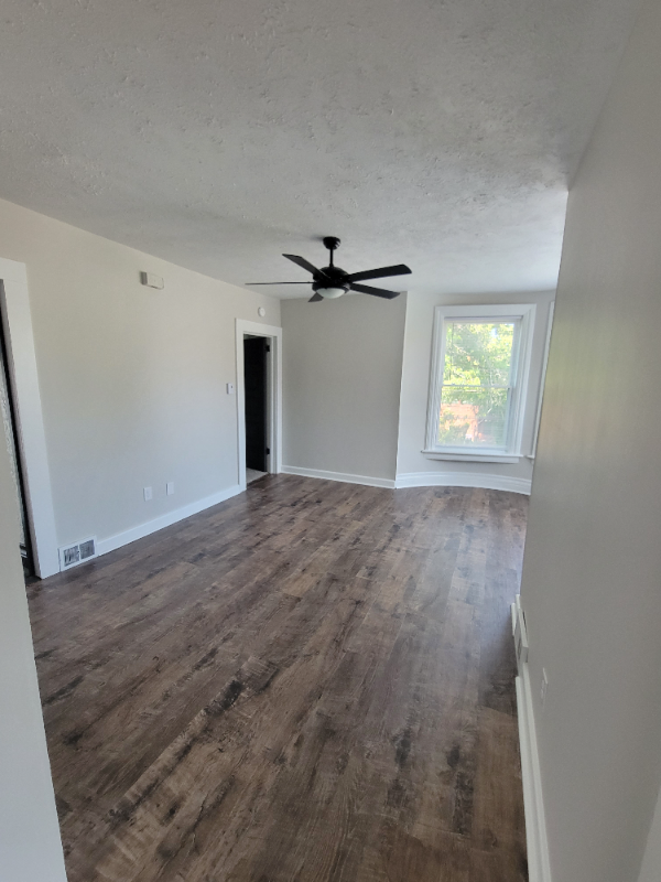 701 W 8th St Apt 2nd #2 - Photo 5 of 8