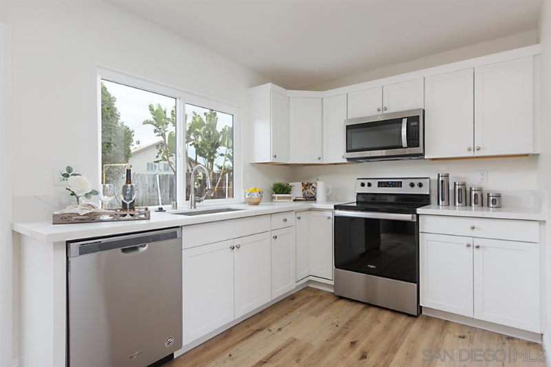 1512 Clavelita Pl - Photo 5 of 11