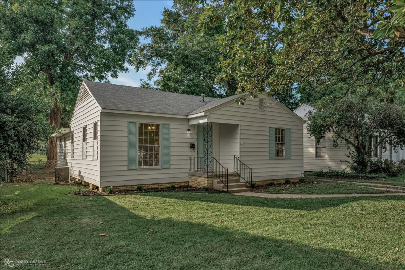 3738 Greenway Pl - Photo 2 of 20