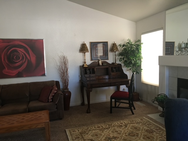 1807 Desert Dawn Dr - Photo 3 of 13