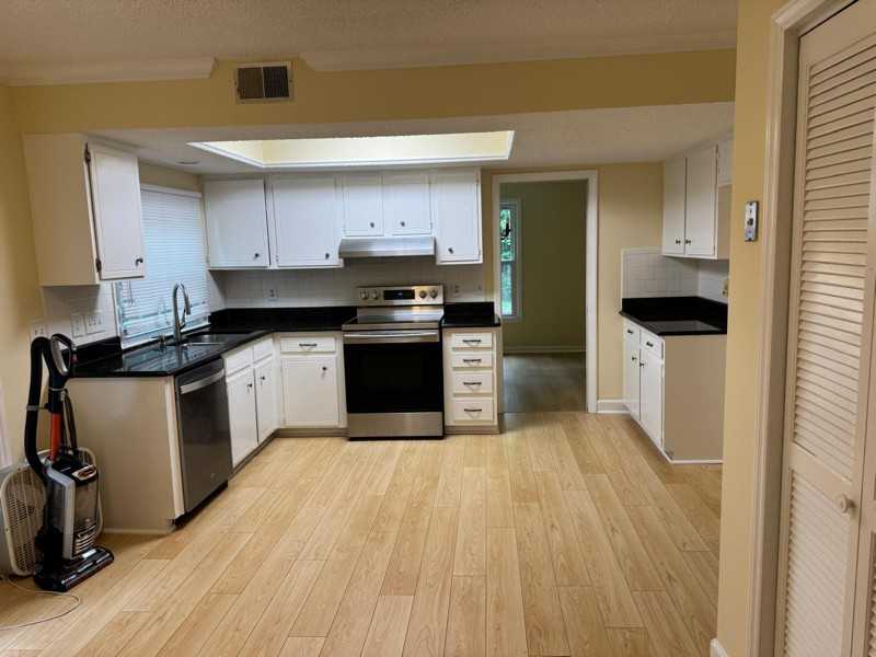 4723 Shea Ln - Photo 4 of 16