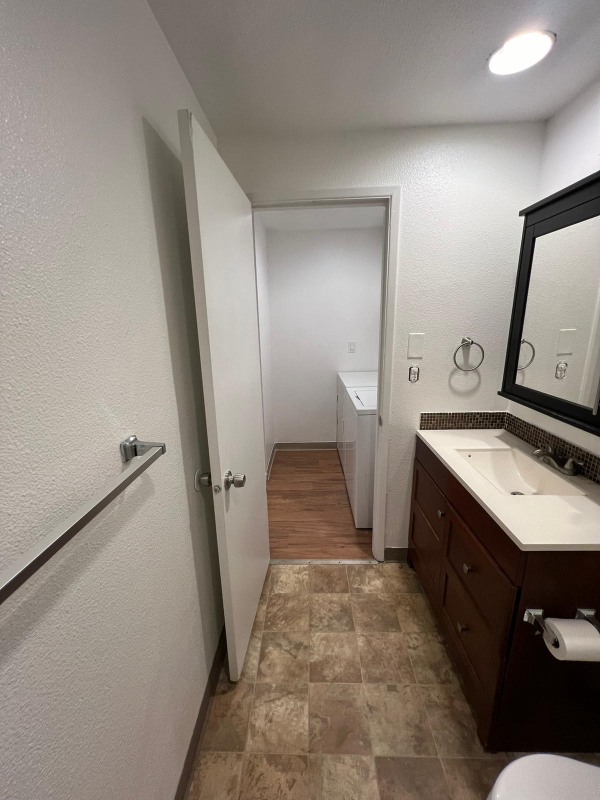 2415 E 20th St - Photo 5 of 20