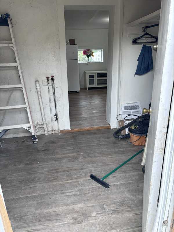 205 N Hendren Ave - Photo 2 of 18