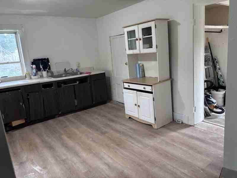 205 N Hendren Ave - Photo 3 of 18
