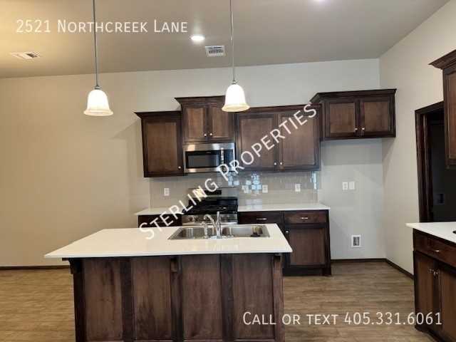 2521 Northcreek Ln - Photo 2 of 19