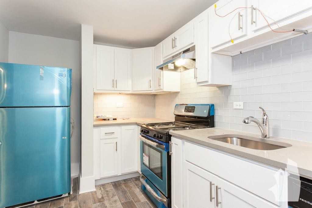 2924 W Logan Blvd #2W - Photo 4 of 8