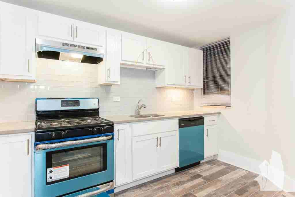 2924 W Logan Blvd #2W - Photo 5 of 8