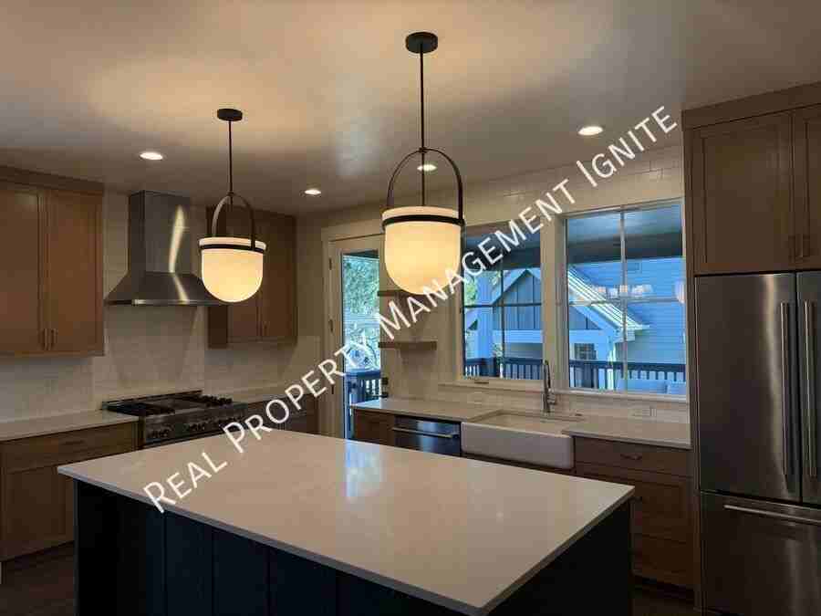 2242 Nw Reserve Camp Ct - Photo 2 of 29