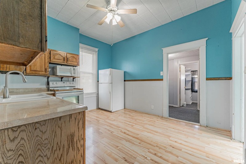 130 5th St - Photo 3 of 11