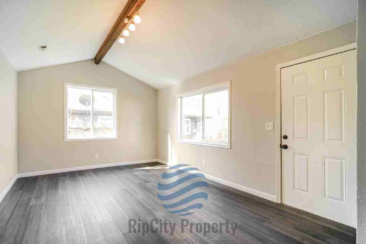 1307 Elm St - Photo 2 of 26