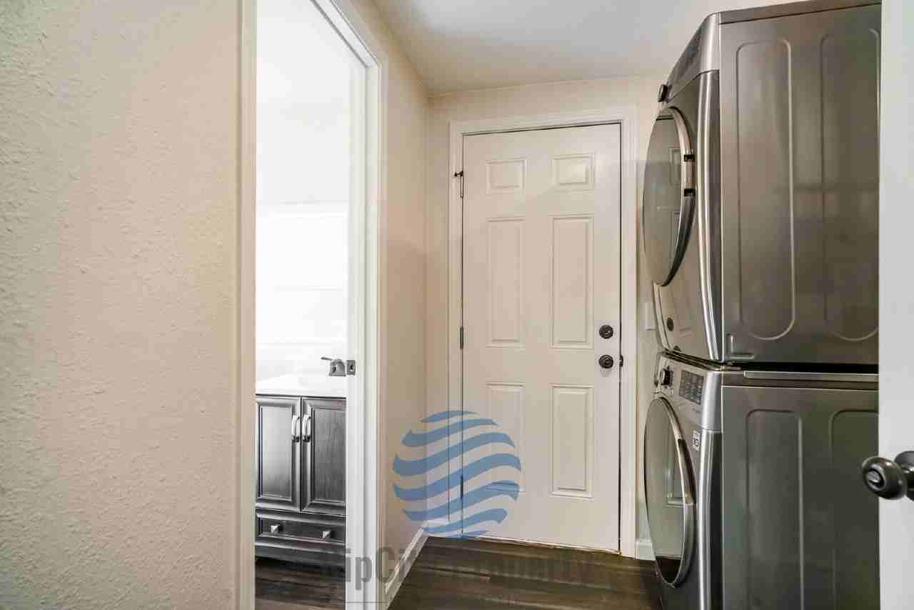 1307 Elm St - Photo 6 of 26