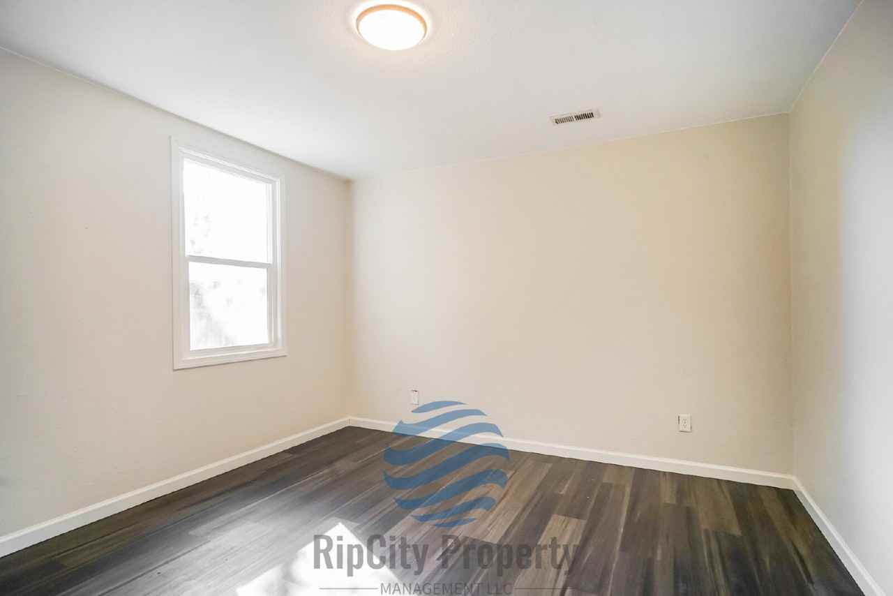 1307 Elm St - Photo 7 of 26