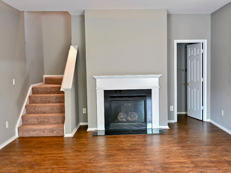 7404 Loyalist St - Photo 2 of 20