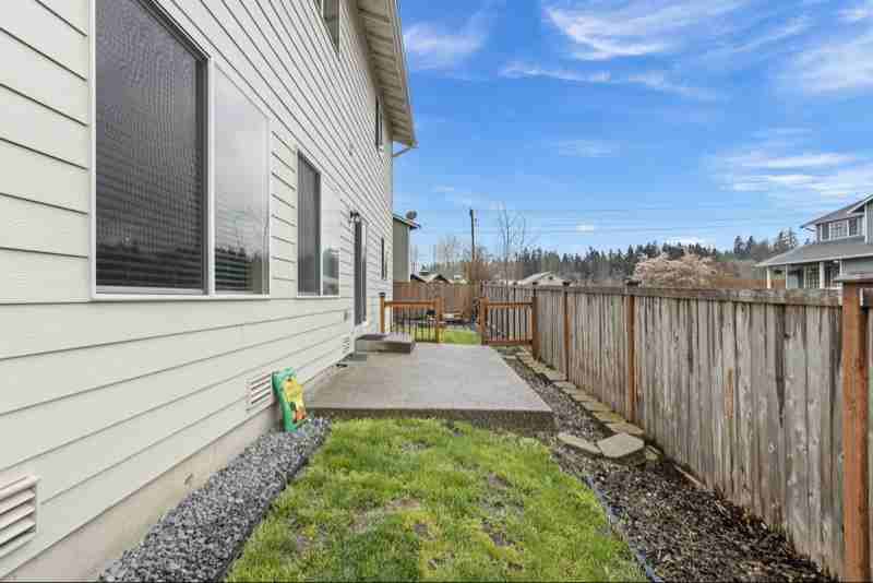 16522 45th Ave E - Photo 2 of 4