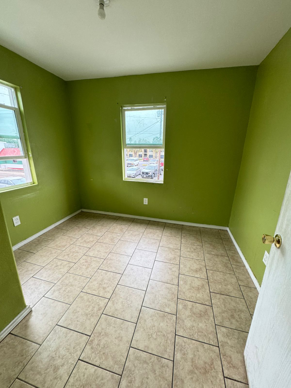 618 S F St - Photo 4 of 6