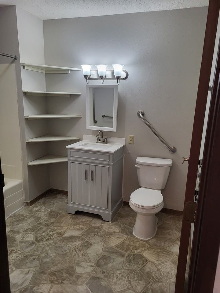 Barrett Apartments - Photo 5 of 7