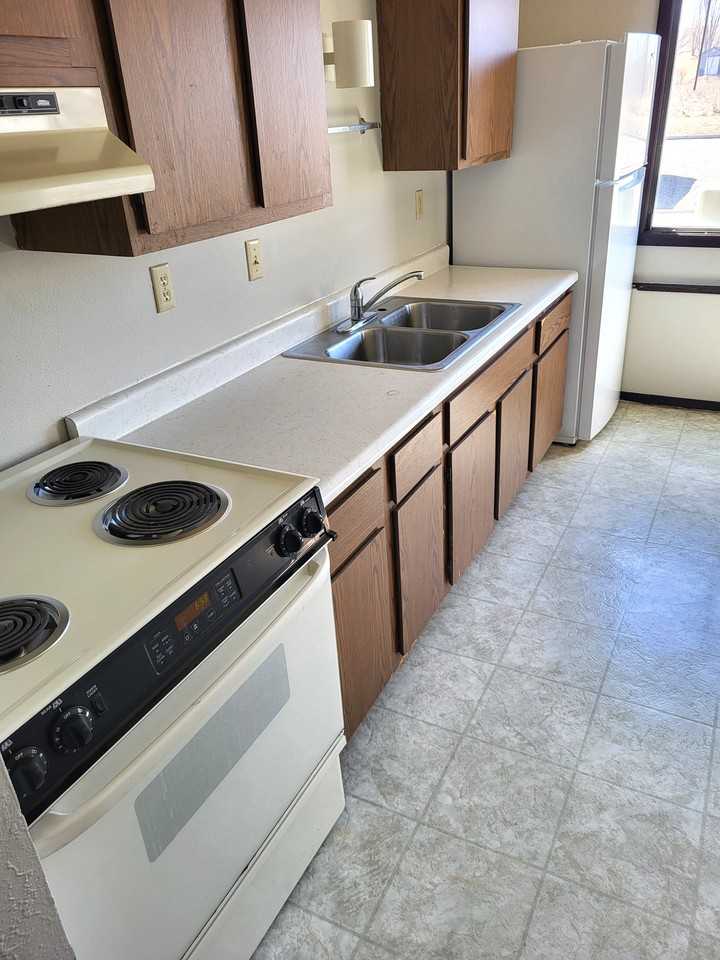 Barrett Apartments - Photo 2 of 7