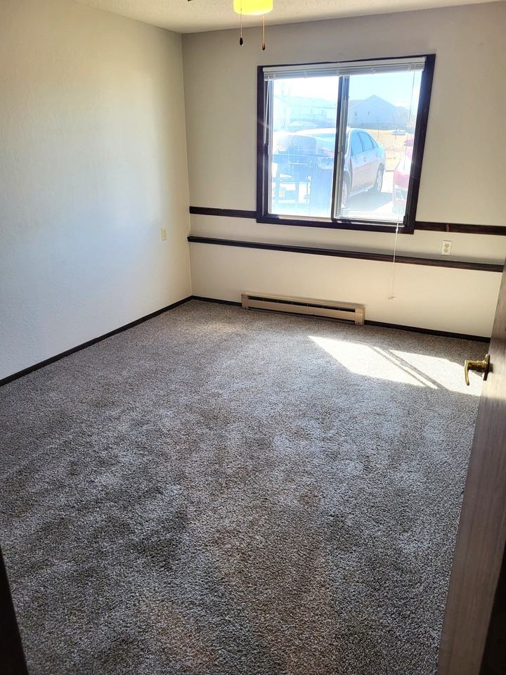 Barrett Apartments - Photo 4 of 7