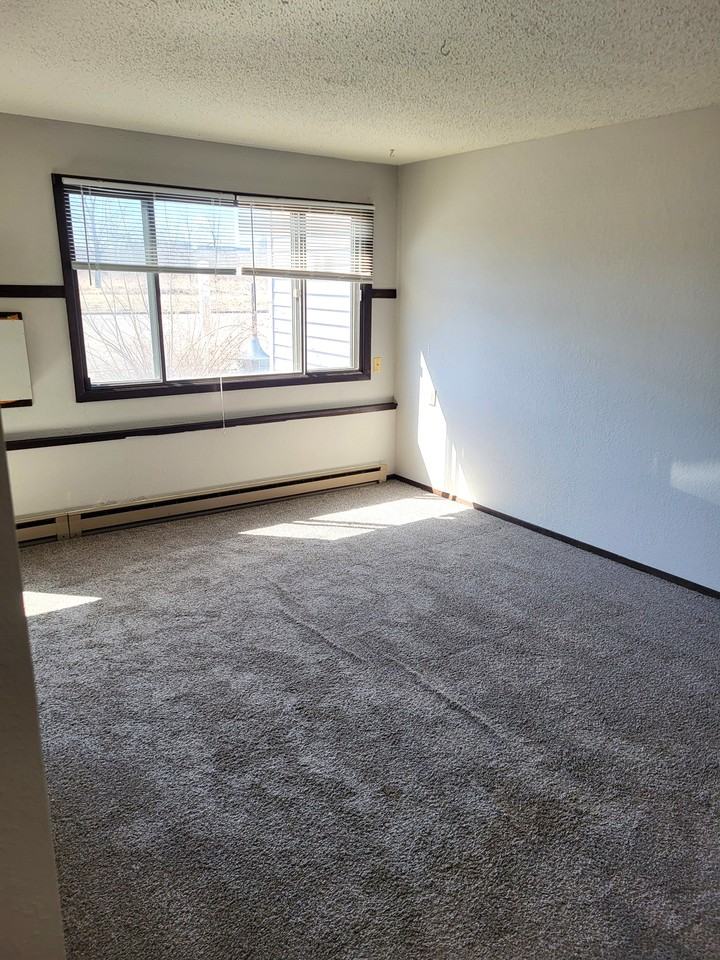 Barrett Apartments - Photo 3 of 7