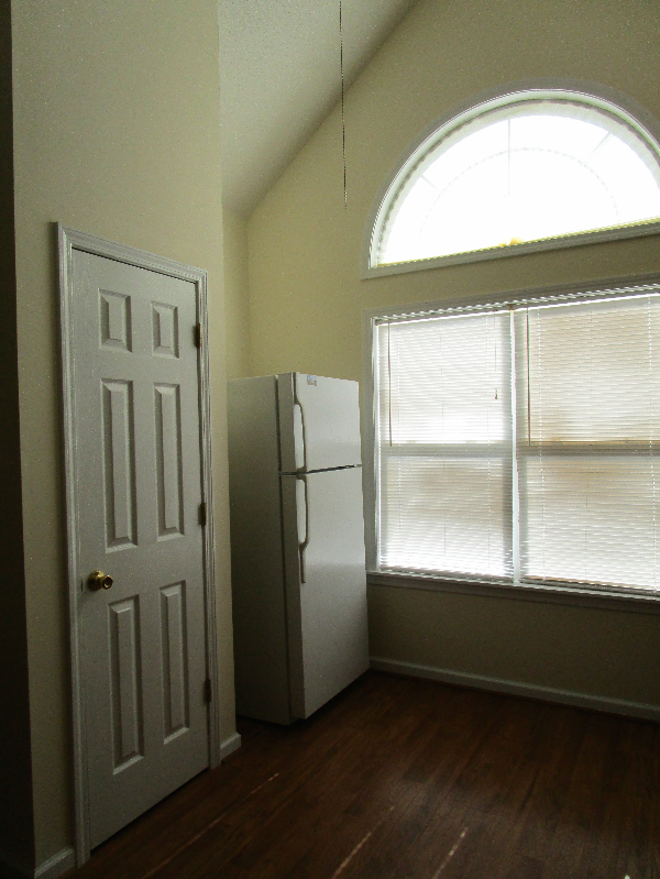 1034 Scotland Rd - Photo 4 of 13