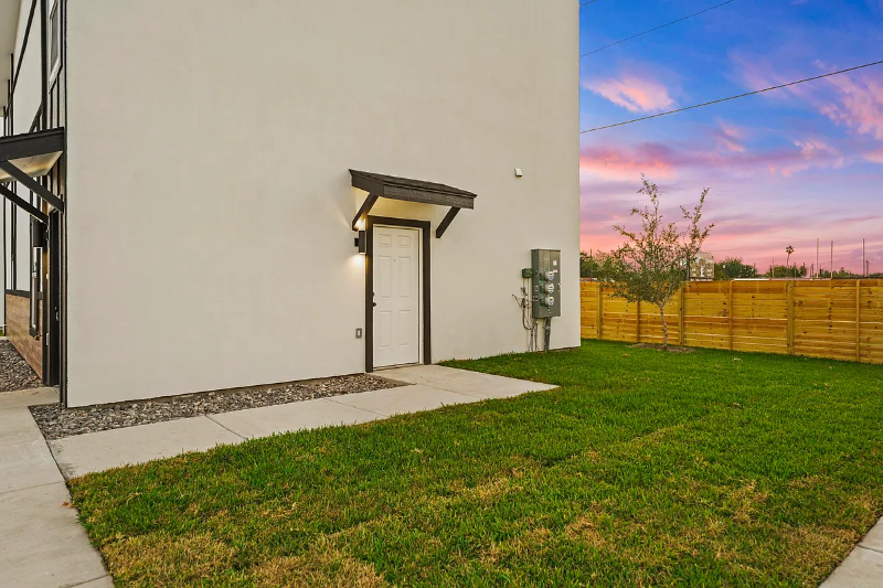 901 S Pleasantview Dr #D - Photo 2 of 10