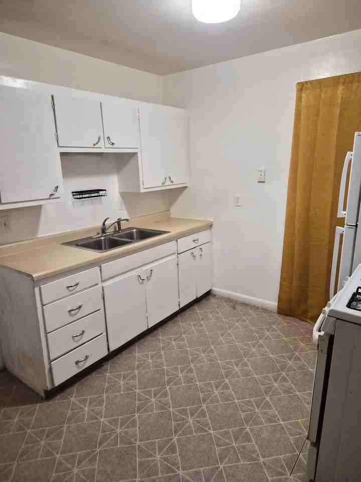 2304 Howden St - Photo 4 of 11