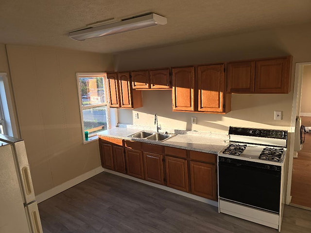 201 Spring St - Photo 5 of 5