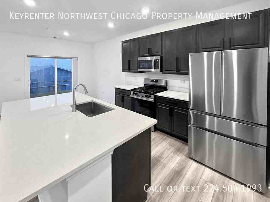 1135 White Oak Cir - Photo 3 of 24