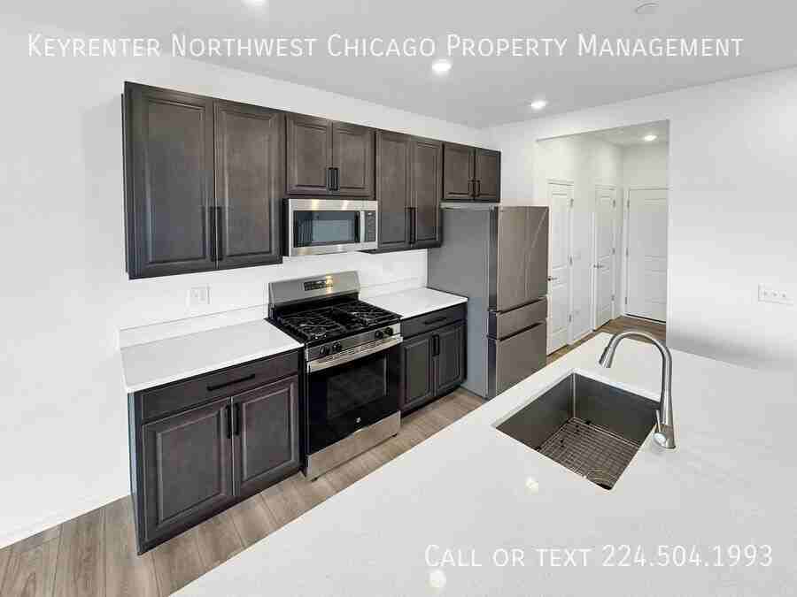 1135 White Oak Cir - Photo 4 of 24