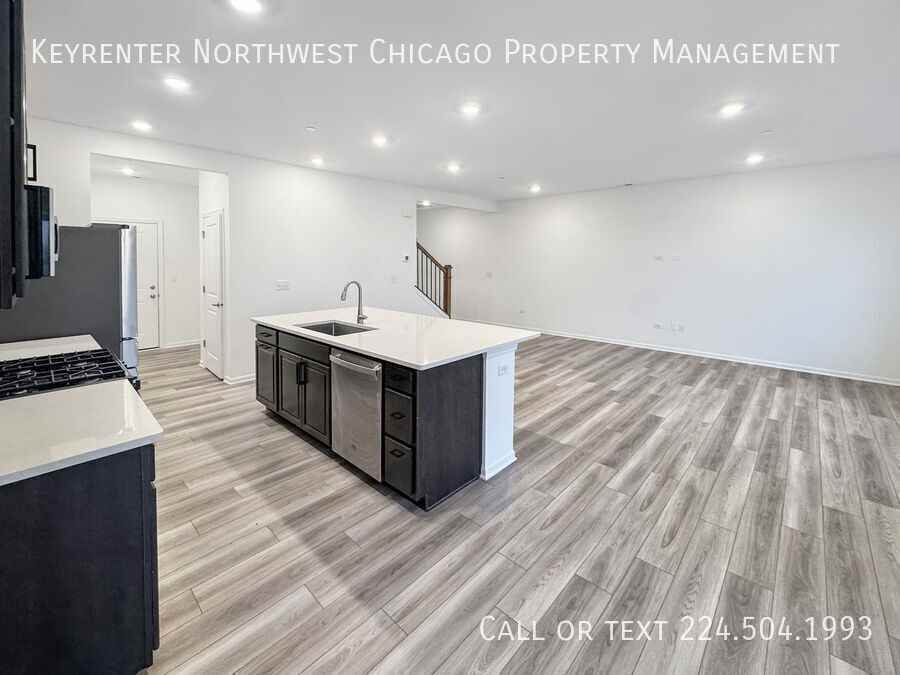 1135 White Oak Cir - Photo 5 of 24