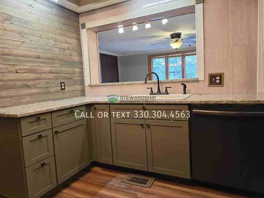 1822 Woodlawn Ave Nw - Photo 3 of 40