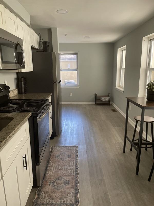 1037 W Baltimore St #C - Photo 5 of 19