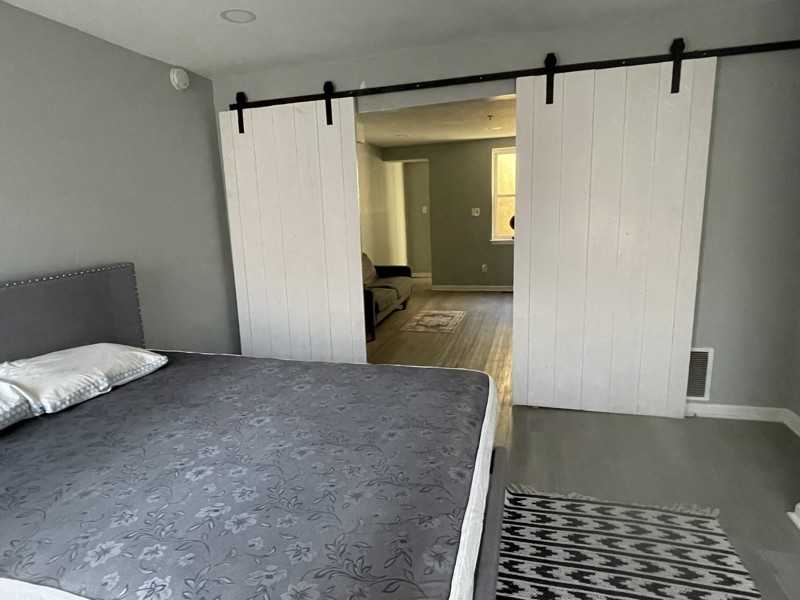 1037 W Baltimore St #C - Photo 7 of 19