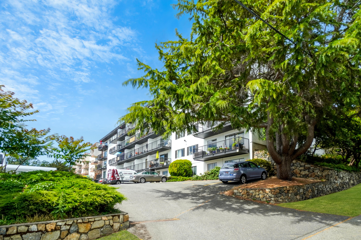 Macaulay Manor Apartments - Photo 4 of 15