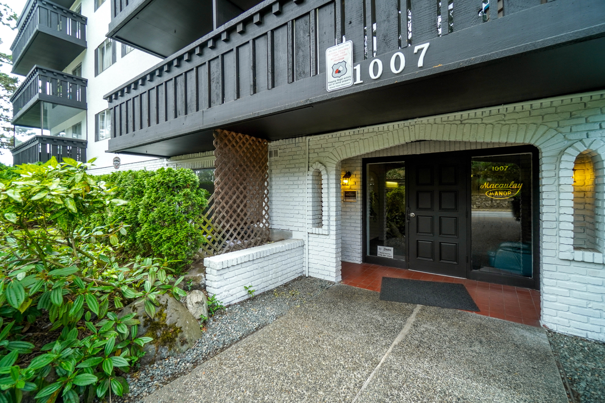 Macaulay Manor Apartments - Photo 5 of 15