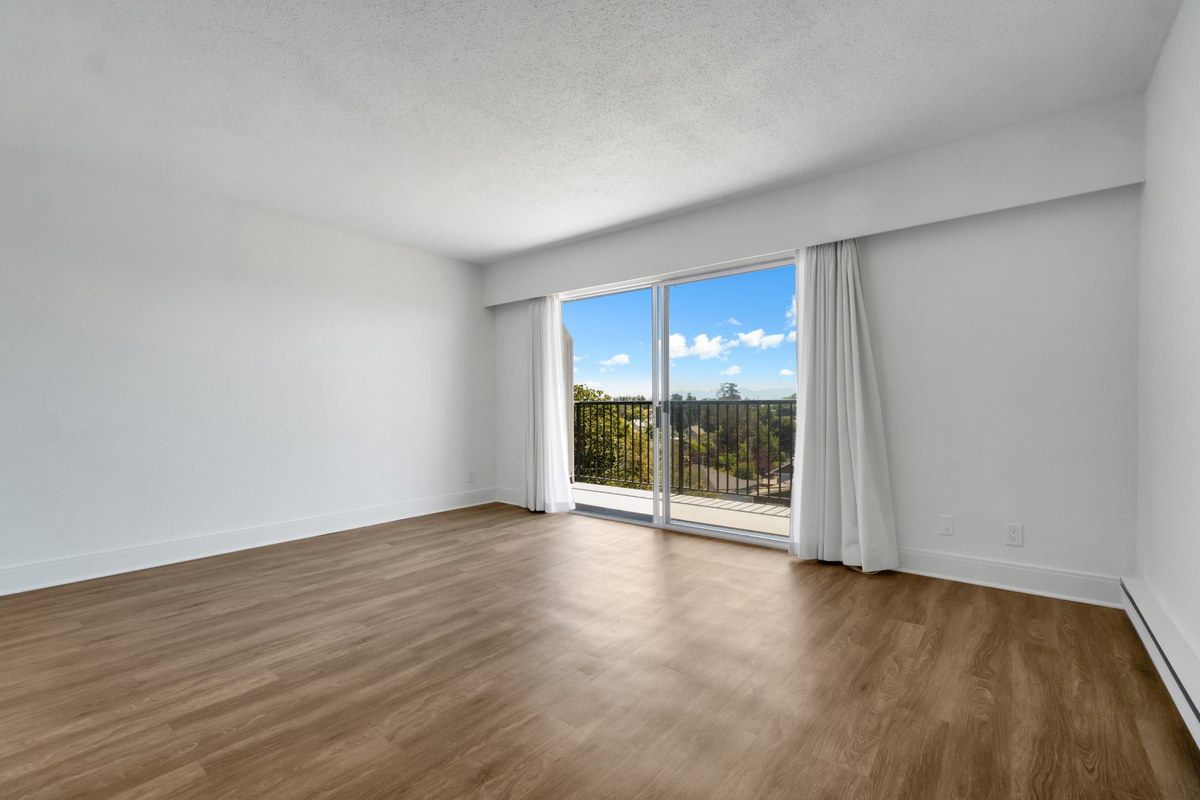 Macaulay Manor Apartments - Photo 7 of 15