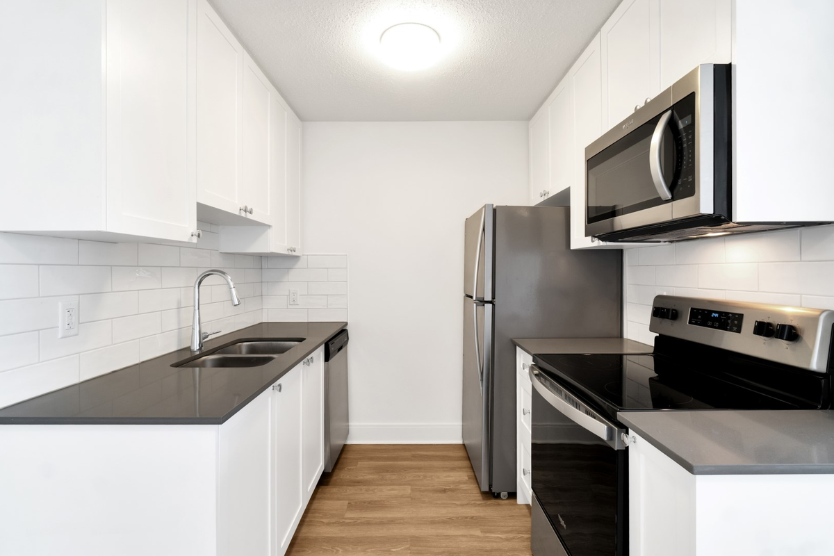 Macaulay Manor Apartments - Photo 2 of 15