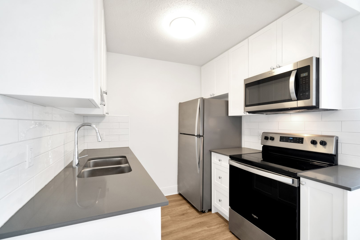 Macaulay Manor Apartments - Photo 6 of 15