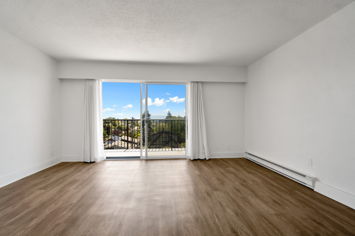 Macaulay Manor Apartments - Photo 4 of 15